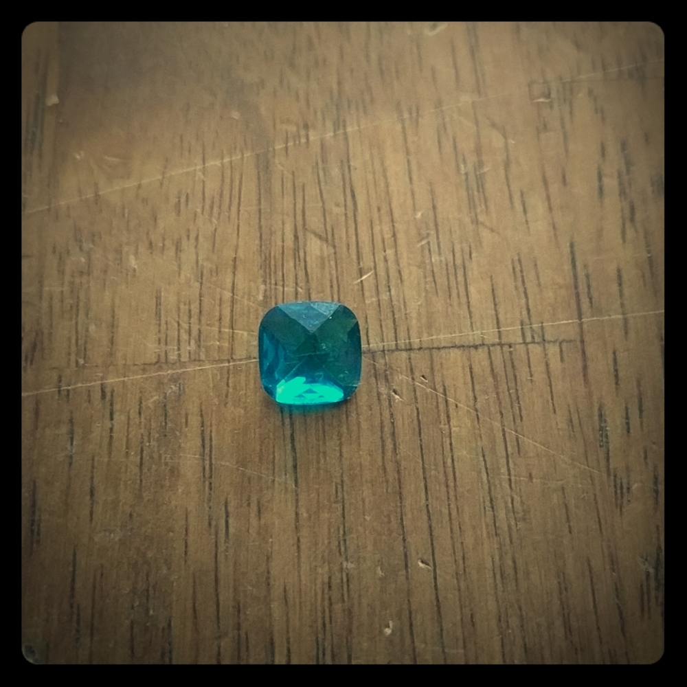 Cushion-cut blue CZ